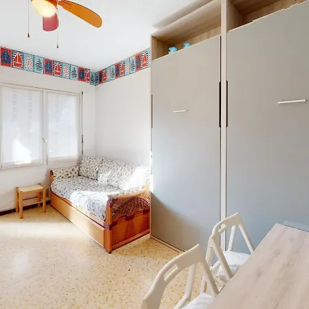 Apartament Avec Grande Terrasse Ensoleillee Pres Du Centre Et Des Plages - Fr-1-196-319 *